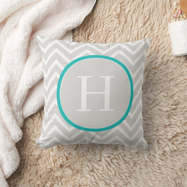 Oreiller à lancer turquoise Chevron Monogram (Couverture)
