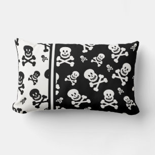 Oreiller à motif de crâne noir et blanc
