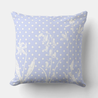 Oreiller à pois bleus pâles et blancs avec des fle