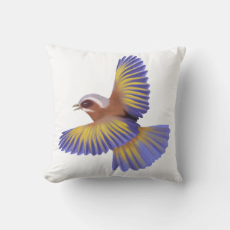 oreiller avec un oiseau volant en vol coloré