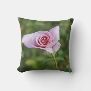 Oreiller jeté à fleurs de rose magnifique