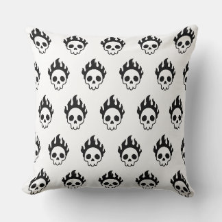 Oreiller jeté motif crâne enflammé Halloween