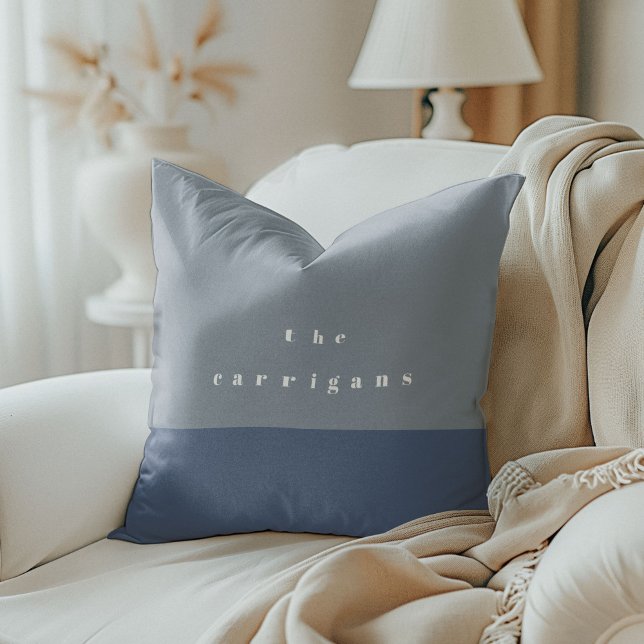 Oreiller jeté personnalisé bloc bleu poussiéreux (Dusty Blue Block Personalized Throw Pillow)