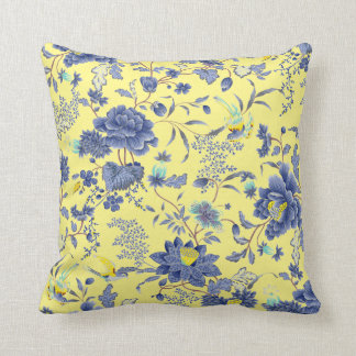 Oreillers jaunes à fleurs bleues