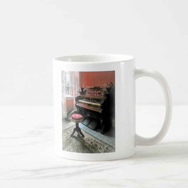 Organ mit Petit Point-Stuhl Kaffeetasse (Rechts)