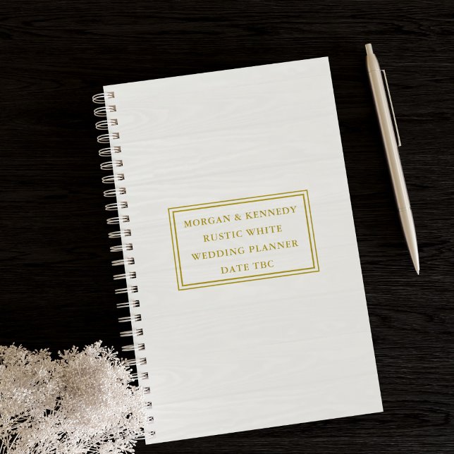 Organiseur de mariage de la mariée et du marié en  (Add your names and wedding date to this really useful white monthly planner)