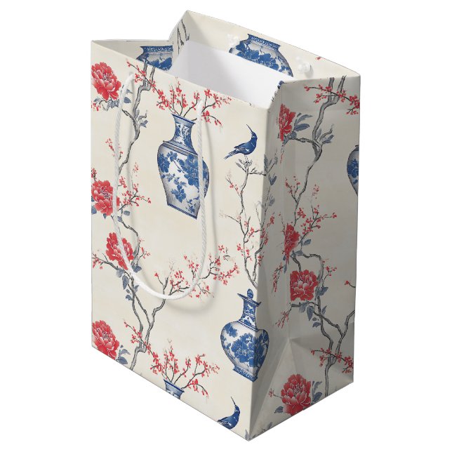 Orientale Eleganz: Blaues Porzellan und Blüten Mittlere Geschenktüte (Rückseite Schrägansicht)