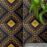 Orientales Bohemisch marokkanisches Schwarz-Gold-M Fliese<br><div class="desc">Diese dekorative Keramik-Kachel zeigt ein nahtloses Muster,  das sorgfältig mit einer faszinierenden Anordnung geometrischer Formen in auffallenden Gold- und Schwarzwalden gestaltet wurde. Die Faszination dieses exquisiten Fliesendesigns wird durch die Touch der Eleganz in jedem Raum deutlich</div>