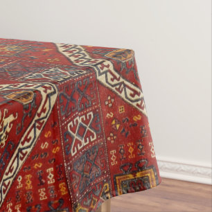 Orientalischer Wolldeckeentwurf in dunkelrotem und Tischdecke
