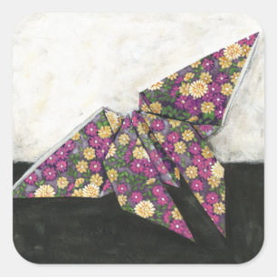Origami Schmetterling auf Blumenpapier Quadratischer Aufkleber
