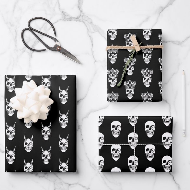 Originales schwarzes Geschenkpapier mit Totenköpfe (Vorderseite)