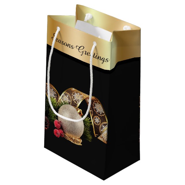 Ornament, Evergreen and Gold Ribbon Kleine Geschenktüte (Rückseite Schrägansicht)