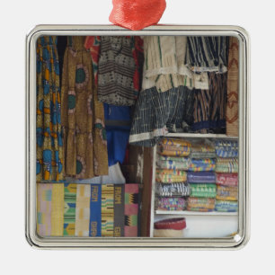 Ornement Carré Argenté Afrique, Ghana, Accra. Accra Textile & Artisanat