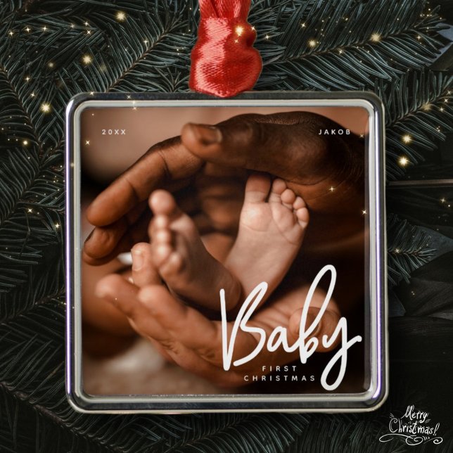 Ornement Carré Argenté Baby First Christmas Moderne Élégant Photo Chic (Créateur téléchargé)