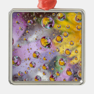 Ornement Carré Argenté Bulles abstraites avec des fleurs. Crédit : Nancy