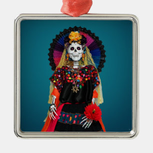 Ornement Carré Argenté Catrina élégante en tenue traditionnelle mexicaine
