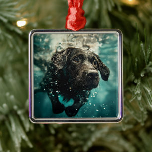Ornement Carré Argenté Chiot labrador nageant sous l'eau Design