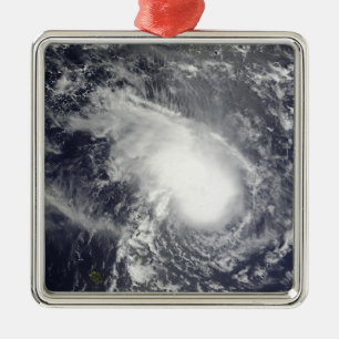 Ornement Carré Argenté Cyclone tropical Gael approchant le Madagascar