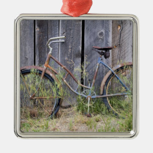 Ornement Carré Argenté États-Unis, Oregon, Bend. Un vieux vélo délabré