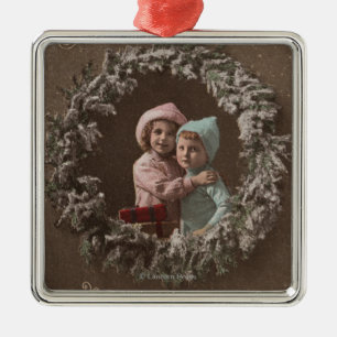 Ornement Carré Argenté Étreindre heureux d'enfants de ChristmasLittle