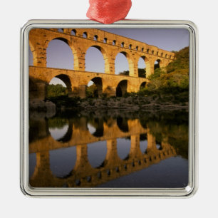 Ornement Carré Argenté Europe, France, Provence, Gard. Pont du Gard,