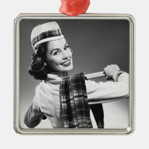 Ornement Carré Argenté Femme dans un casquette