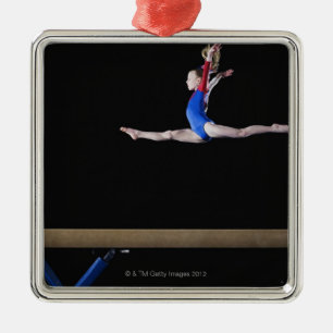 Ornement Carré Argenté Gymnaste (9-10) sautant sur le faisceau