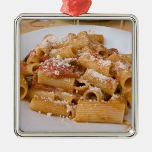 Ornement Carré Argenté Italie, Positano. Assiette de rigatoni.
