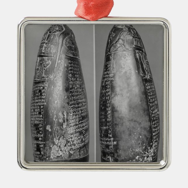 Ornement Carré Argenté Kudurru (Devant)