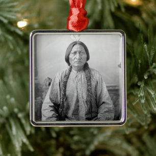 Ornement Carré Argenté Lakota Leader assis Bull Amérindien
