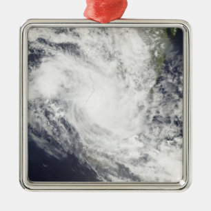 Ornement Carré Argenté Le cyclone tropical Fami survole Madagascar