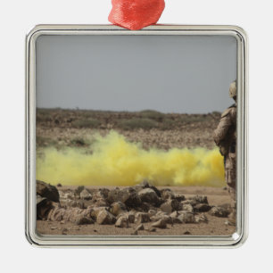 Ornement Carré Argenté Les marines assurent la sécurité