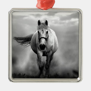 Ornement Carré Argenté Liberté courante blanche noire de cheval