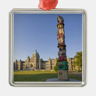 Ornement Carré Argenté Mât totem sur l'édifice du Parlement à