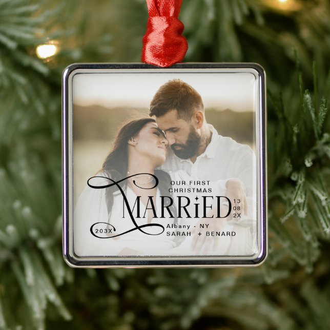Ornement Carré Argenté Minimal First Christmas Married Couples Photo (Arbre)