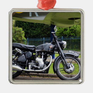 Ornement Carré Argenté Motocyclette et Spitfire