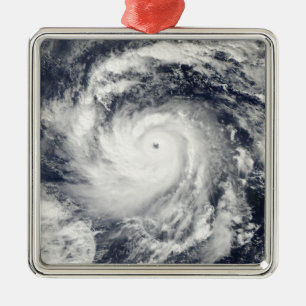 Ornement Carré Argenté Ouragan Nida dans l'océan pacifique