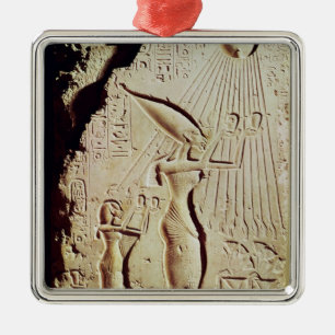 Ornement Carré Argenté Representation d'Amenophis IV, de Nefertiti et de