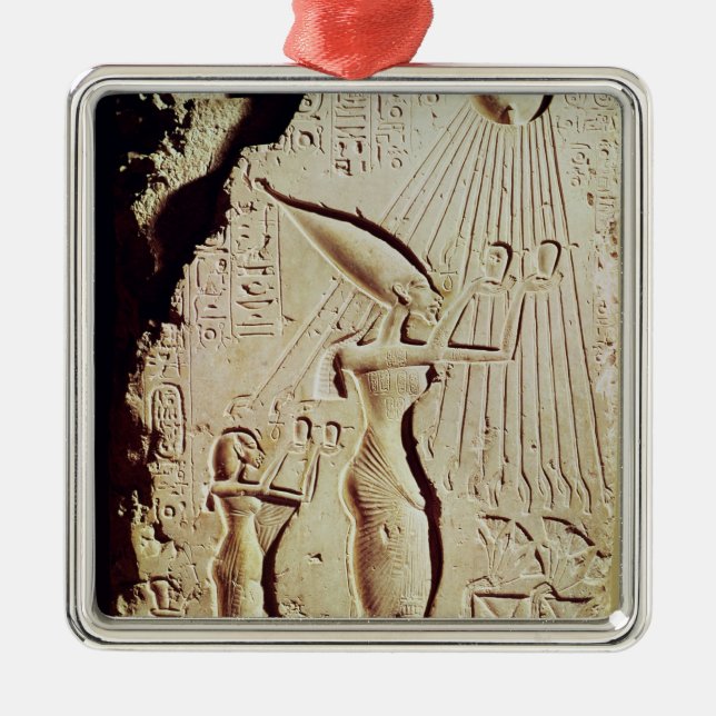 Ornement Carré Argenté Representation d'Amenophis IV, de Nefertiti et de (Devant)