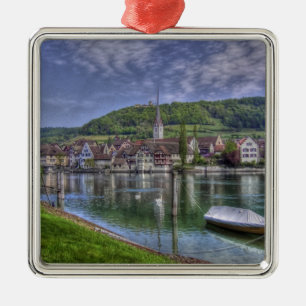 Ornement Carré Argenté Stein sur la rivière le Rhin
