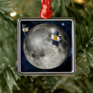 Ornement Carré Argenté Twin Grail Spacecraft Orbitant La Lune.