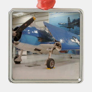 Ornement Carré Argenté Un avion de chasse F-6F Hellcat de la Seconde Guer