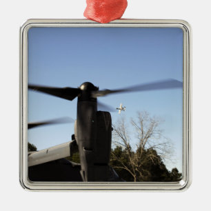 Ornement Carré Argenté Un balbuzard CV-22 dispose à décoller
