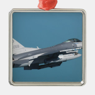 Ornement Carré Argenté Un faucon F-16 de combat en vol