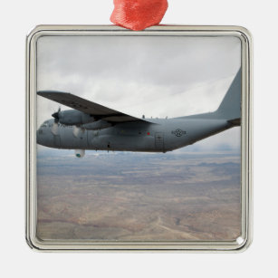 Ornement Carré Argenté Un Hercules C-130 s'envole dans le ciel