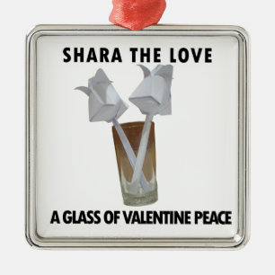 Ornement Carré Argenté Un verre de paix valentine.