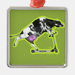 Ornement Carré Argenté Vache montant un scooter