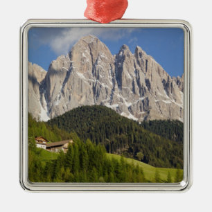 Ornement Carré Argenté Val di Funes, vallée de Villnöss, Dolomites, Itali