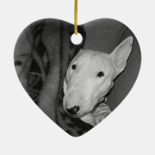 Ornement Cœur En Céramique Bull-terrier anglais blotti sous une couverture -