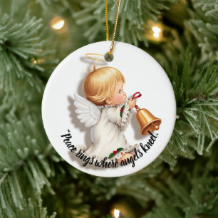Ornement d'ange de Noël avec une cloche